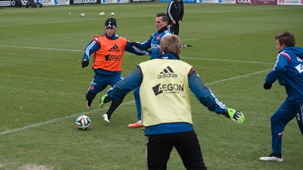 离不开主教 离不开主教