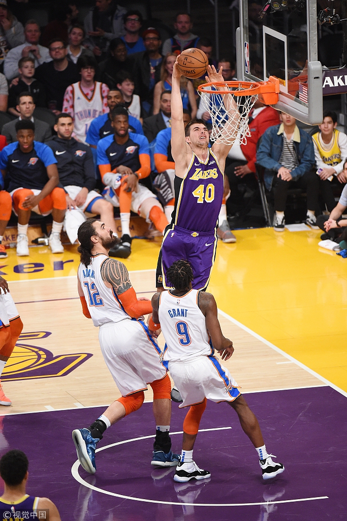 防守也毫不 防守也毫不